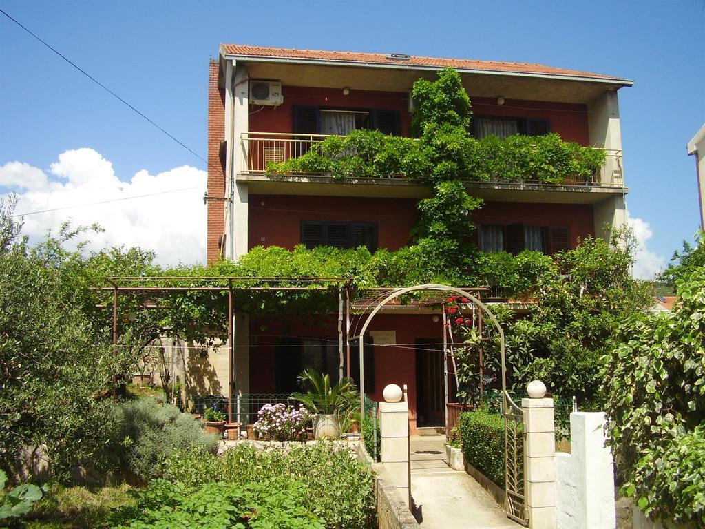 Apartments Srhoj Стари Град Экстерьер фото