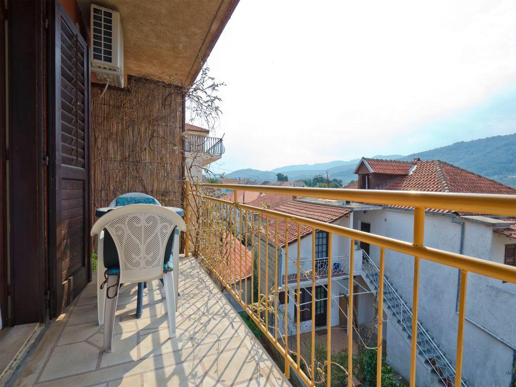 Apartments Srhoj Стари Град Экстерьер фото